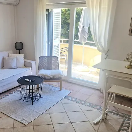 Lukas Apartment *